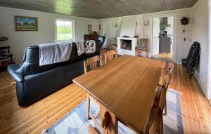 2 Bedroom Stunning Home In Burseryd