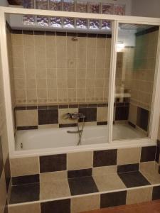 Piso a orillas del río