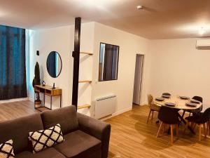 Au pied de la cathédrale