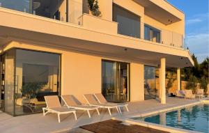 Amazing Home In Podgora