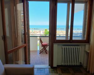 RN003 - Torre Pedrera, esclusivo trilocale fronte mare con balcone