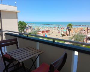 RN003 - Torre Pedrera, esclusivo trilocale fronte mare con balcone