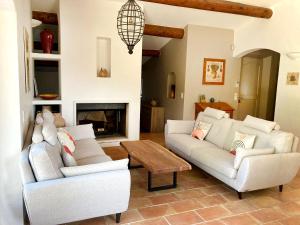 Maisons de vacances Mas provencal - Beautiful Provencal farmhouse, heated pool : photos des chambres