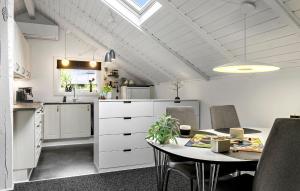 Beautiful Home In Fårvang With Wifi