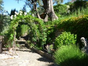 Maisons de vacances Apartment Picasso in large park with heated pool : Appartement