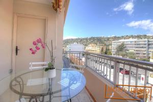 Appartements Superbe studio avec terrasse proche plages GOLFE JUAN : Studio