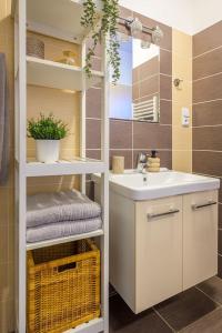 Luxury Flat in Brno PurpleRED