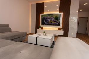 1-Bedroom LUX Apartment with Balcony & Underground Parking Garage