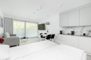 Sea&Lake Luxurious Apartments with Parking by Noclegi Renters