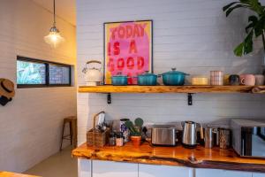 The Broom Shack- Unique family home in South Broom