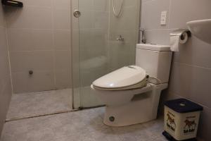 123 Apartment - Steps to Market, Bus & Metro