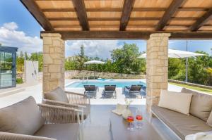 Villa Philia by Villsy