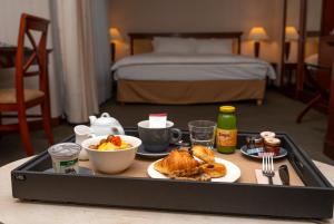 2 Double Rooms next to each other room in Evergreen Laurel Hotel