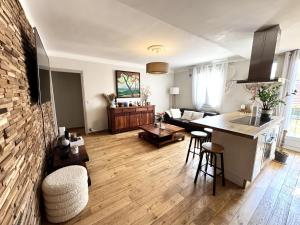 BB OT Petit Balcon De La Providence - Old Town