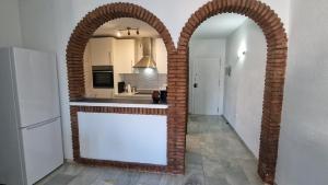 Sunny 2BR Apartment with Pool, Calahonda Beachside