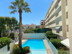 Cap dAntibes Studio et terrasse face à la mer