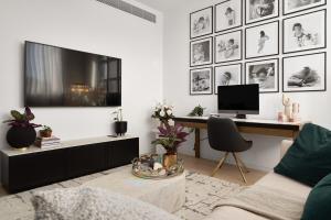 Casa Urbanista Luxury Architectural Home in Kew