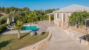 Binios Villa - private pool, walking distance from the Beach