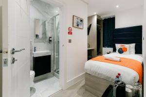 Standard Single Room room in OYO Boston Court Hotel