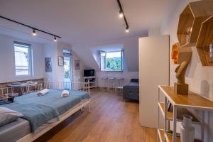 086 Studio Apartment