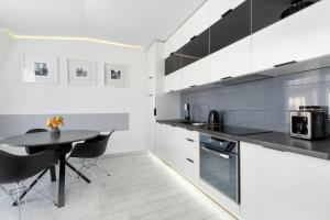 Exceptional Apartments in Sopot with Parking by Noclegi Renters
