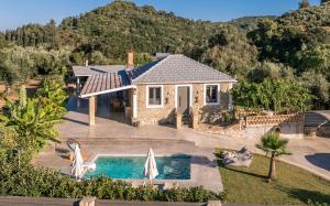 Binios Villa - private pool, walking distance from the Beach