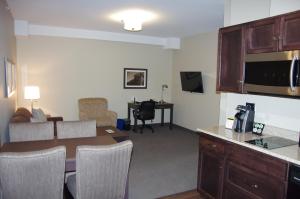 Best Western Plus Lacombe Inn and Suites
