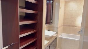 Elegant 5BR House with Pool, Gourmet Kitchen and Reliable Generator