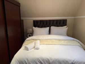 Elegant 5BR House with Pool, Gourmet Kitchen and Reliable Generator