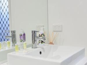 Park Ridge Retreat 4BR 2Bath with Outdoor