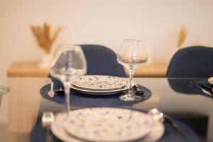 Apprt moderne avec Balcon- Haut founty, à 5min de la plage, Sefl CheckIn, Fiber Optic