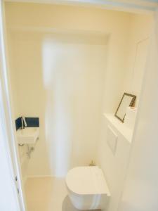 Top floor apartment at Saint Peters Station