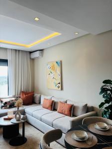 Bright & Cozy Apt with City View