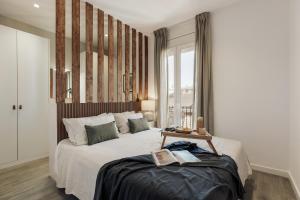 Alaju - 3 bedrooms and balcony in Les Corts