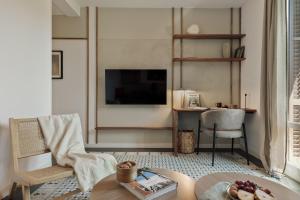 Alaju - 3 bedrooms and balcony in Les Corts