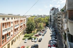 Stylish Monochrome Apt Calea Victoriei