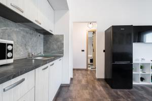 Stylish Monochrome Apt Calea Victoriei