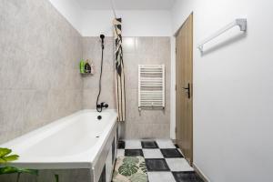 Stylish Monochrome Apt Calea Victoriei