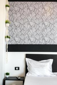 Stylish Monochrome Apt Calea Victoriei