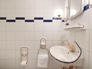Apartment Regina Apt Golfblick by Interhome