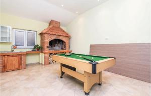 Beautiful Home In Jurdani With Wifi