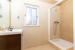 Arribas Beach House 19V3 by AlgarveManta