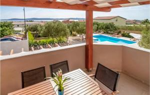 2 Bedroom Cozy Apartment In Bibinje 