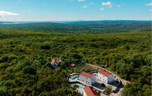 Stunning Home In Kras With Wifi 