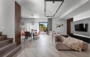 Stunning Home In Kras With Wifi 