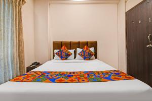 FabHotel 85 The Seven Wonders - Near CNCI hospital biswbangla gate