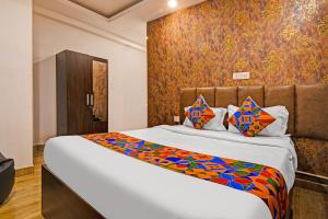 FabHotel 85 The Seven Wonders - Near CNCI hospital biswbangla gate