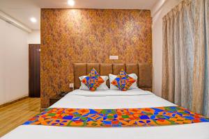 FabHotel 85 The Seven Wonders - Near CNCI hospital biswbangla gate