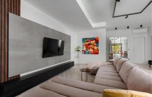 Stunning Home In Kras With Wifi 