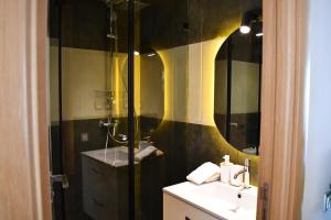 Elegant Apartment with City View